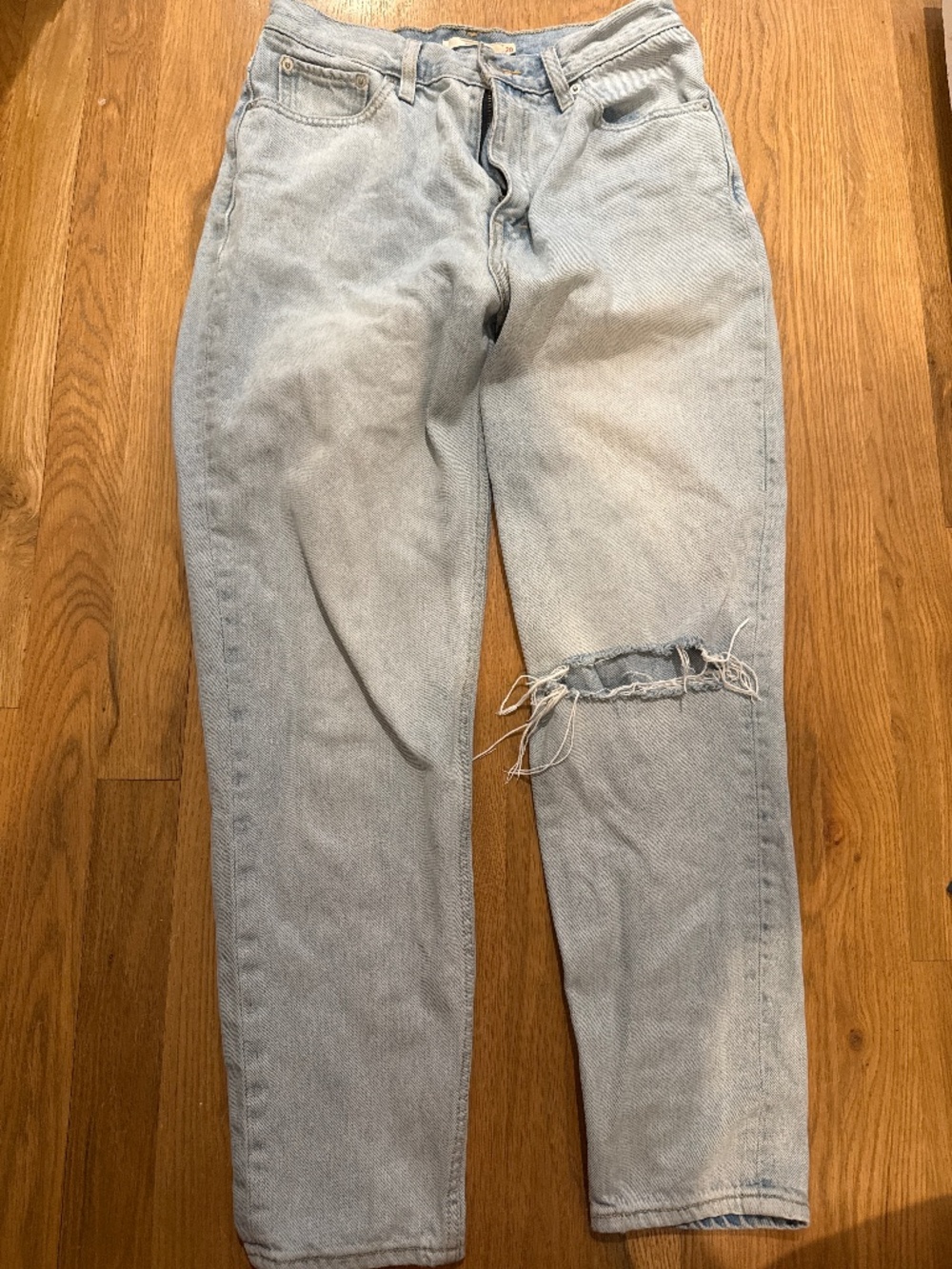 Levi’s Mom Jeans Size 28